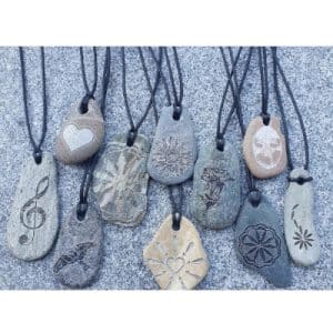 pendentif en pierre réalisé en gravure laser (minéraux)