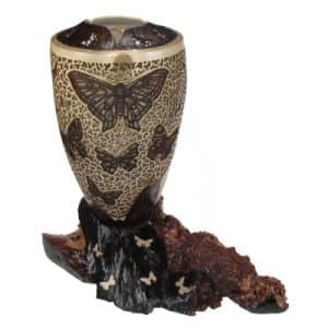 sculpture avec des papillons en bois et racine réalisée en tournage sur bois